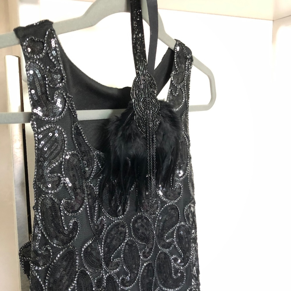 1920's style black dress and headband